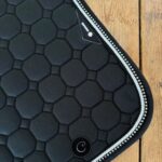 Equiline Octagon Zwart zilver rhinestones springmodel