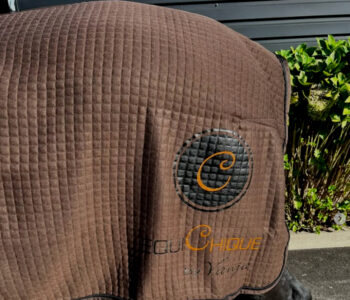 Custom showdeken met naam en logo
