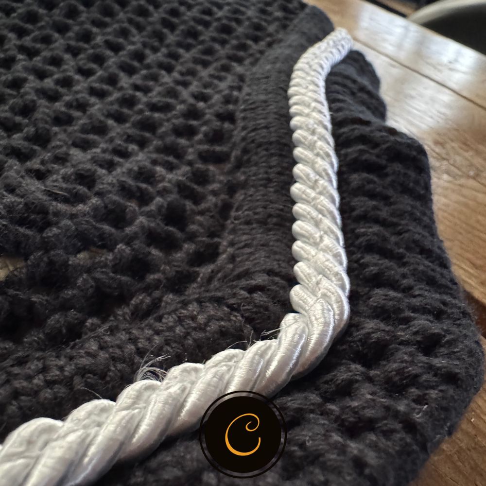 oornetje equiline del zwart wit